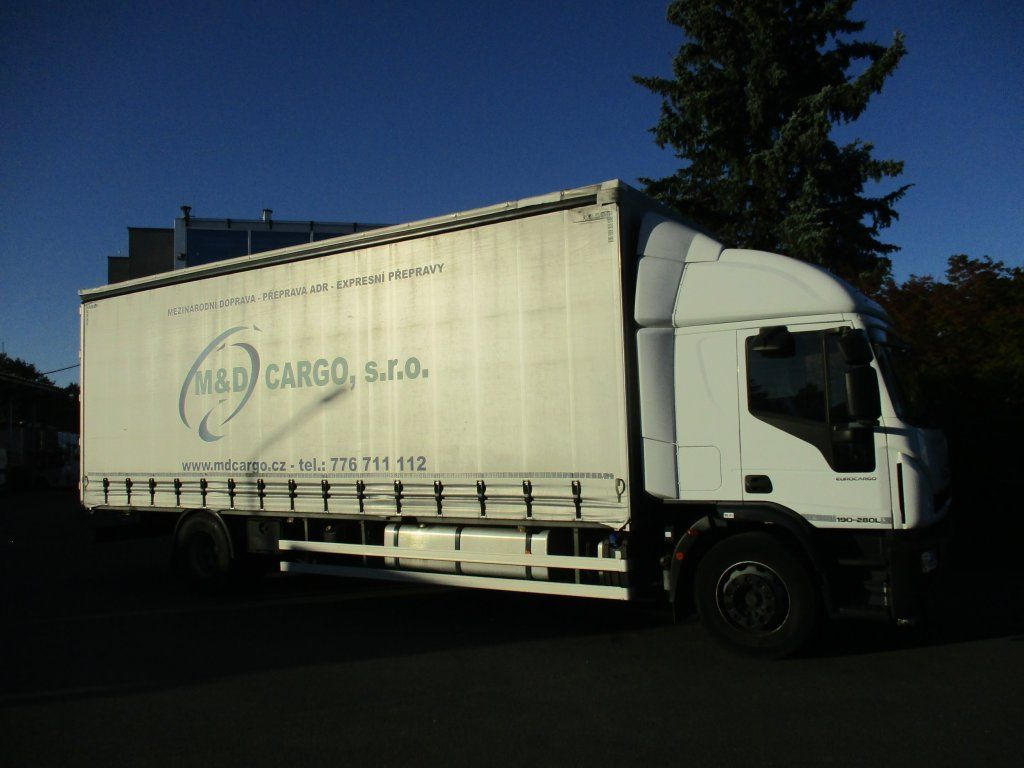 Camion à rideaux coulissants Iveco 190E28 EURO 6: photos 3