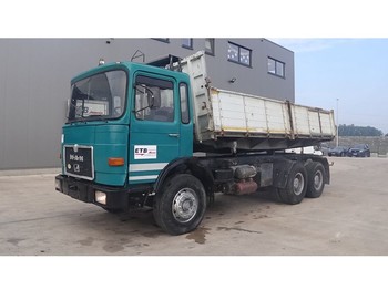 Camion benne MAN 32.320 (BIG AXLE / FULL STEEL SUSPENSION / MANUAL PUMP & GEARBOX): photos 1