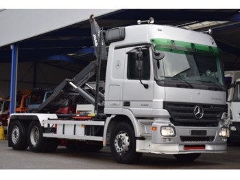 Camion ampliroll Mercedes-Benz Actros 2551 V8, 224000 km, 6x2, Reduction axel: photos 1