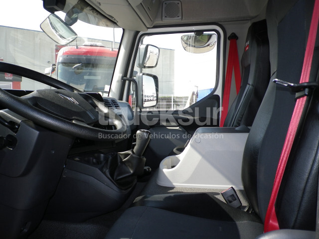Camion frigorifique RENAULT D250.12: photos 8