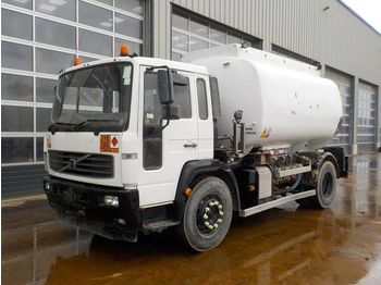 Camion citerne pour transport de carburant Volvo 4x2 12,500 Litre Fuel Tanker, Reverse Camera ( Registration Documents Are Not Available): photos 1