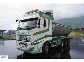 Camion benne pour transport de bitume Volvo FH540: photos 1