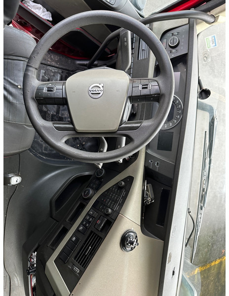 Camion à rideaux coulissants Volvo FH 420 Globetrotter - 6x2: photos 10
