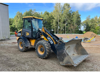 Chargeuse sur pneus JCB