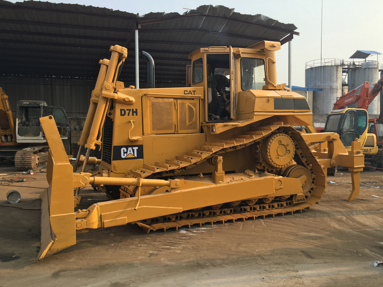 Bulldozer neuf Famous brand CATERPILLAR D7H in good condition on sale: photos 5