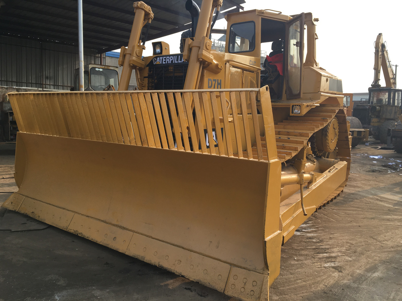 Bulldozer neuf Famous brand CATERPILLAR D7H in good condition on sale: photos 6