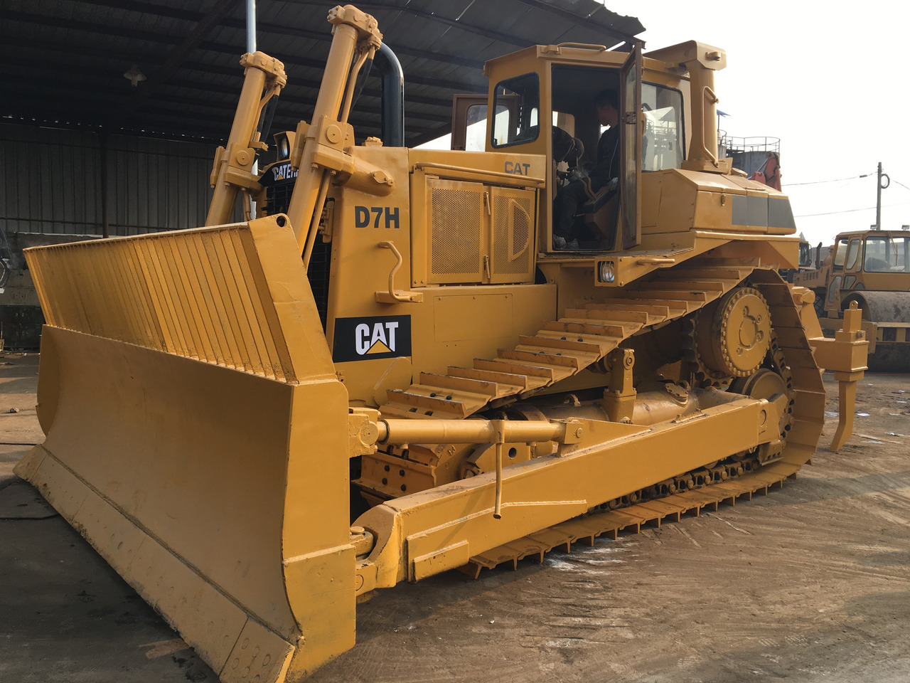 Bulldozer neuf Famous brand CATERPILLAR D7H in good condition on sale: photos 3