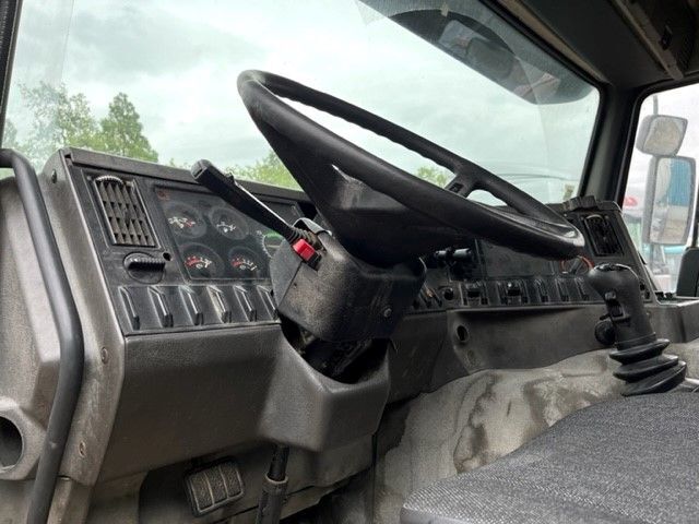 Camion malaxeur Volvo FL 12 -380 8x4 FULL STEEL CIFA 11M3 CONCRETE MIXER (EURO 2 / REDUCTION AXLES / FULL STEEL SUSPENSION): photos 11