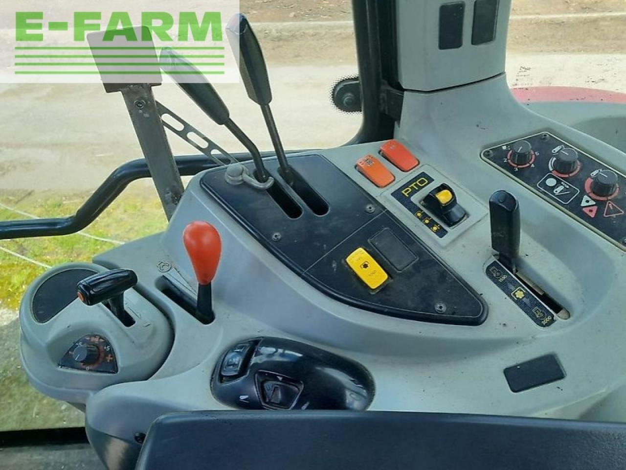 Tracteur agricole Massey Ferguson 5455 dyna-4: photos 15