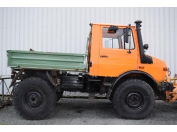 Véhicule de voirie/ Spécial UNIMOG U1200