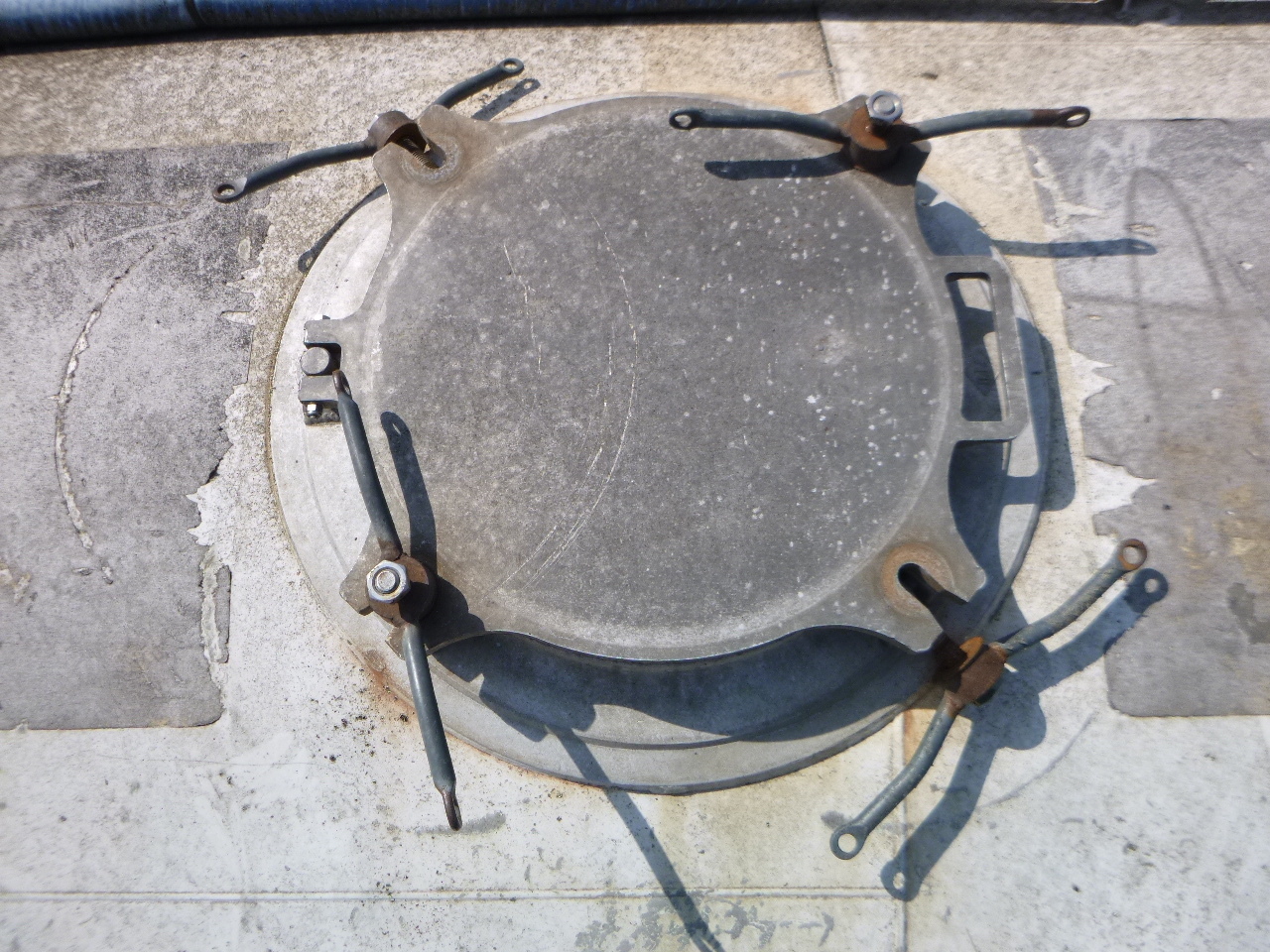 Semi-remorque citerne pour transport de farine Feldbinder Powder tank alu 63 m3 / 1 comp (tipping): photos 12