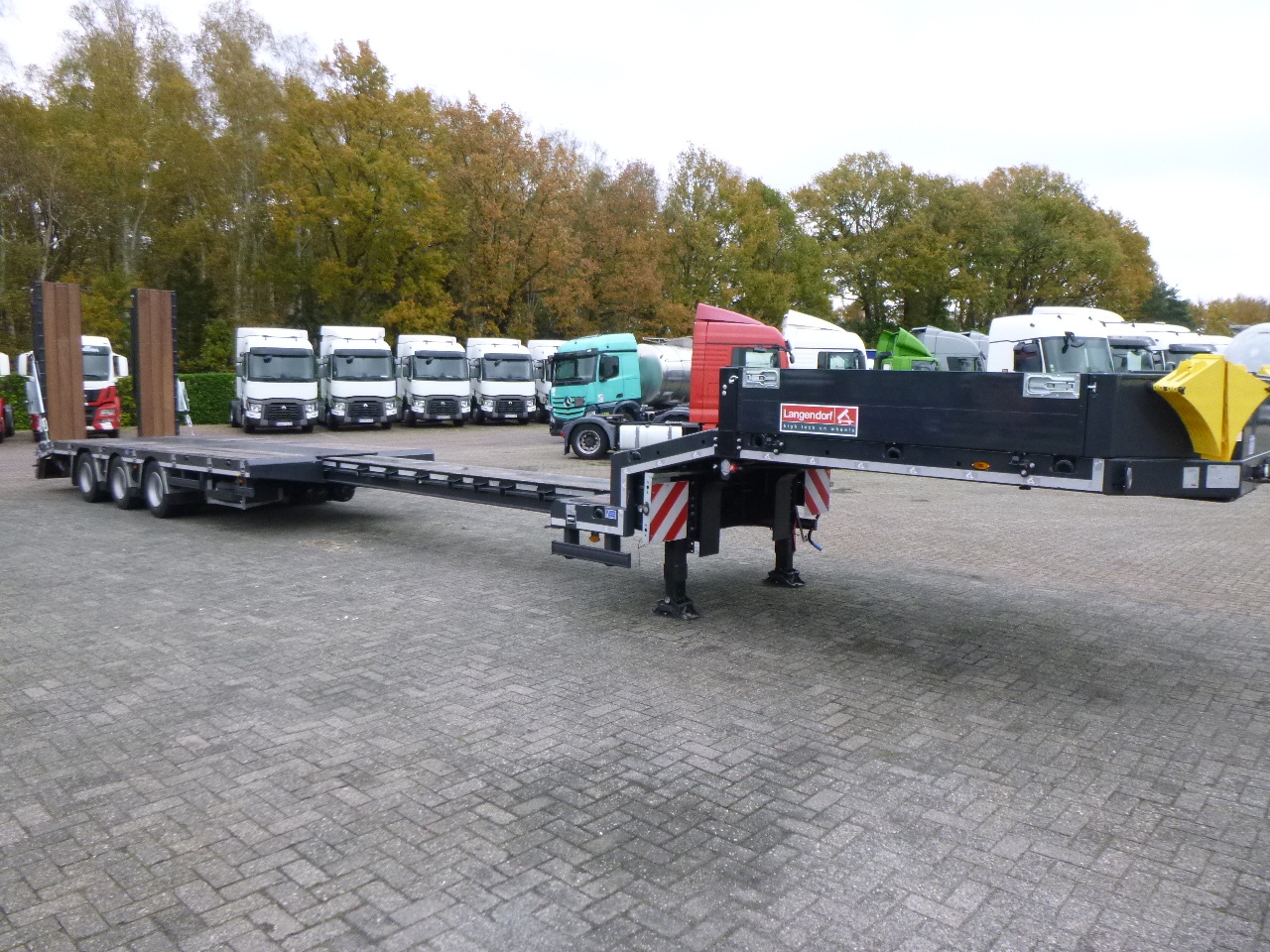 Semi-remorque surbaissé neuf Langendorf 3-axle semi-lowbed trailer 48T ext. 13.5 m + ramps: photos 14