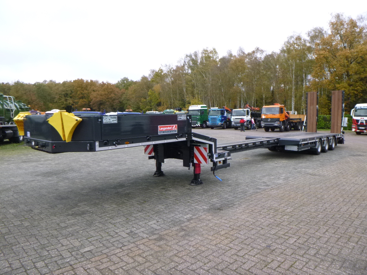 Semi-remorque surbaissé neuf Langendorf 3-axle semi-lowbed trailer 48T ext. 13.5 m + ramps: photos 15