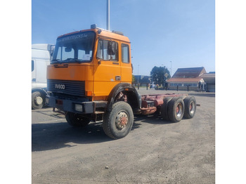 Camion plateau IVECO