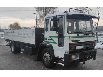 Camion plateau VOLVO FL6