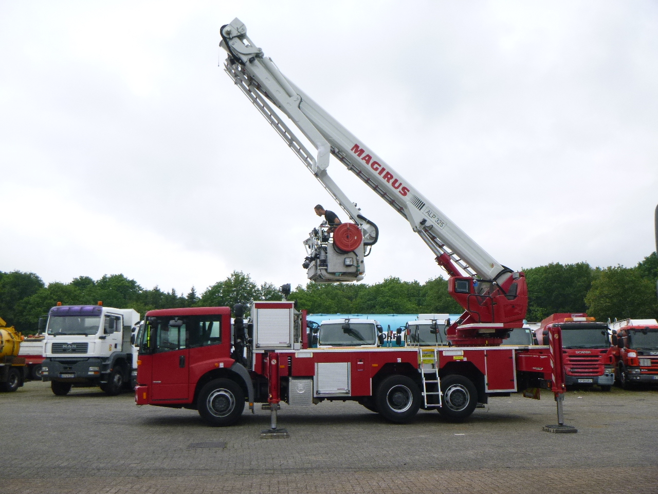 Camion de pompier Mercedes Econic 6x2 RHD Magirus ALP325 fire truck: photos 14