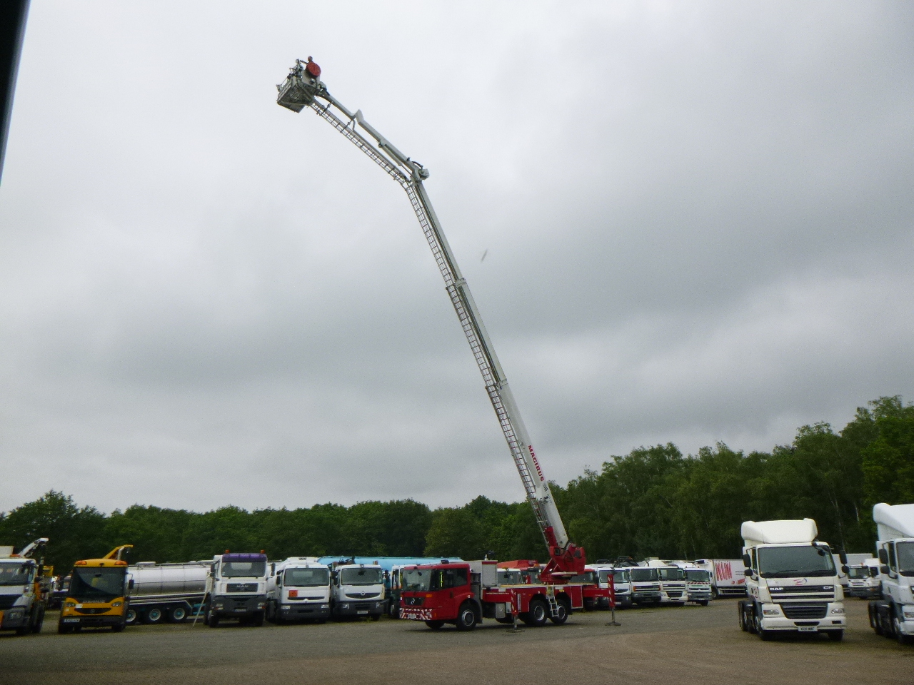 Camion de pompier Mercedes Econic 6x2 RHD Magirus ALP325 fire truck: photos 9