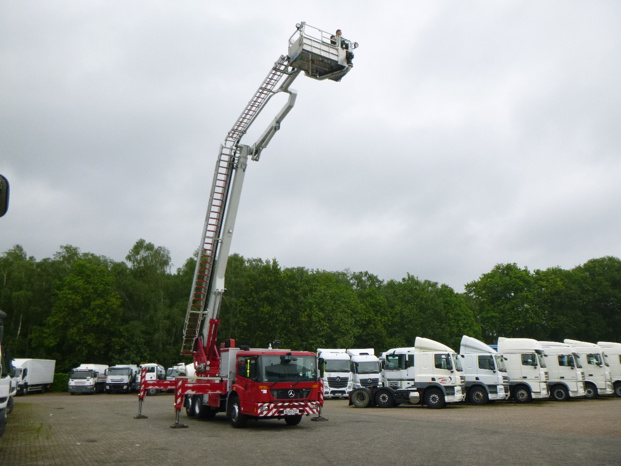 Camion de pompier Mercedes Econic 6x2 RHD Magirus ALP325 fire truck: photos 6