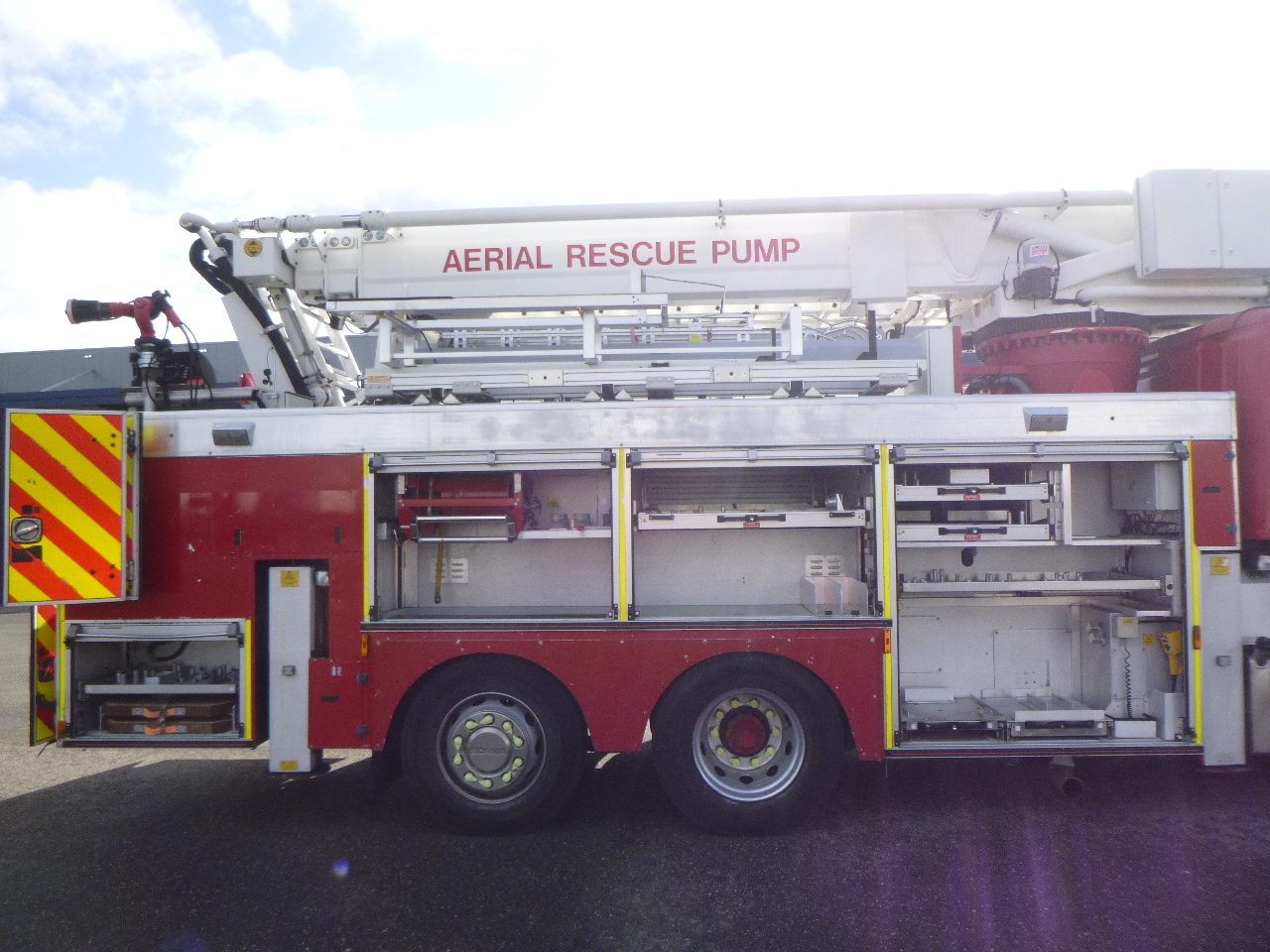 Camion de pompier Scania P310 6x2 RHD fire truck + pump, ladder & manlift: photos 13