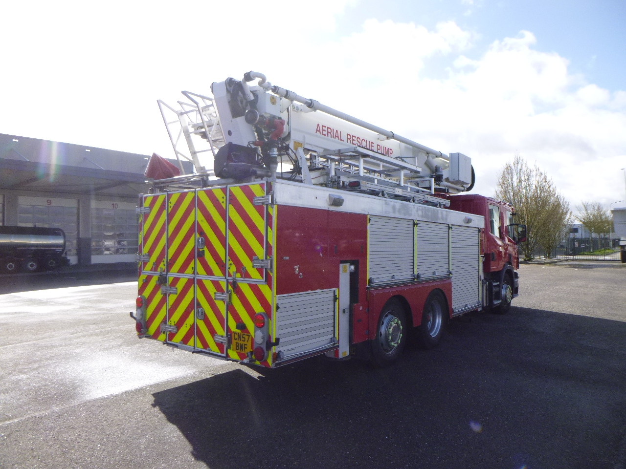 Camion de pompier Scania P310 6x2 RHD fire truck + pump, ladder & manlift: photos 4