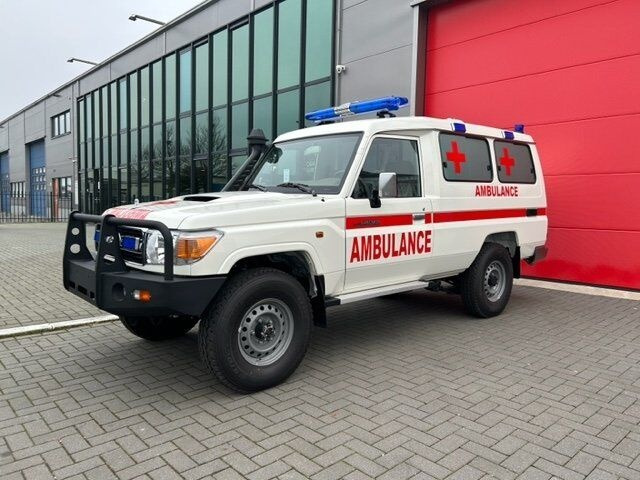 Toyota Landcruiser 4x4 NEW Ambulance - NO Europe Unio!!!! - ONLY EXPORT en crédit-bail Toyota Landcruiser 4x4 NEW Ambulance - NO Europe Unio!!!! - ONLY EXPORT: photos 1