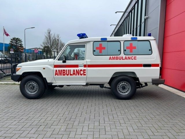 Toyota Landcruiser 4x4 NEW Ambulance - NO Europe Unio!!!! - ONLY EXPORT en crédit-bail Toyota Landcruiser 4x4 NEW Ambulance - NO Europe Unio!!!! - ONLY EXPORT: photos 4
