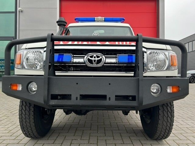 Toyota Landcruiser 4x4 NEW Ambulance - NO Europe Unio!!!! - ONLY EXPORT en crédit-bail Toyota Landcruiser 4x4 NEW Ambulance - NO Europe Unio!!!! - ONLY EXPORT: photos 9