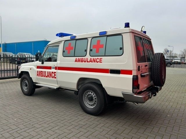 Toyota Landcruiser 4x4 NEW Ambulance - NO Europe Unio!!!! - ONLY EXPORT en crédit-bail Toyota Landcruiser 4x4 NEW Ambulance - NO Europe Unio!!!! - ONLY EXPORT: photos 6