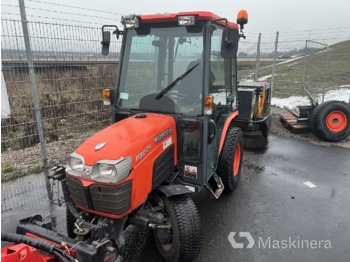  Kubota B5 B2530 Kubota B5 traktor med sopmaskin och redskap - Tracteur communal