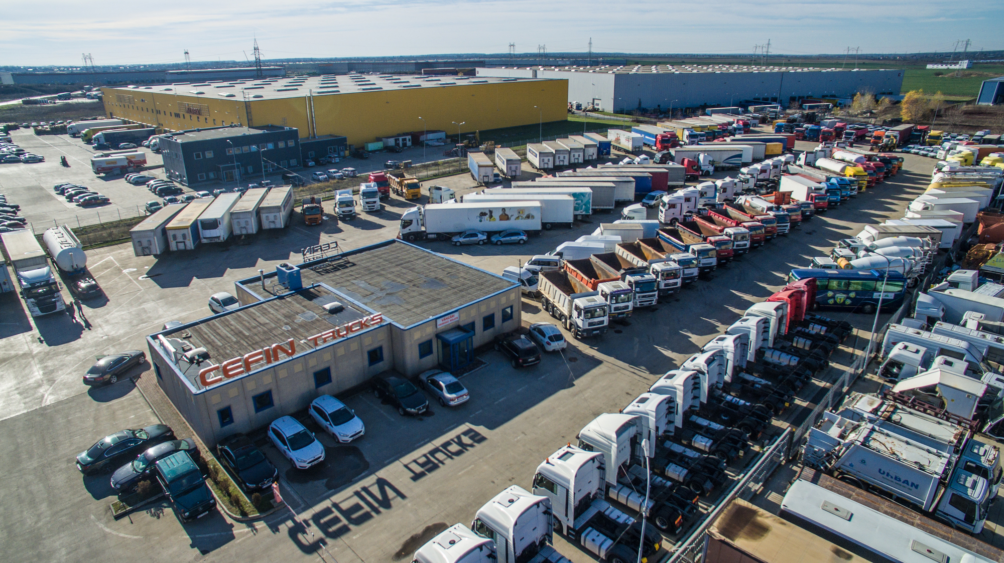 AIC TRUCKS SA - Engins de chantier MERCEDES-BENZ undefined: photos 1