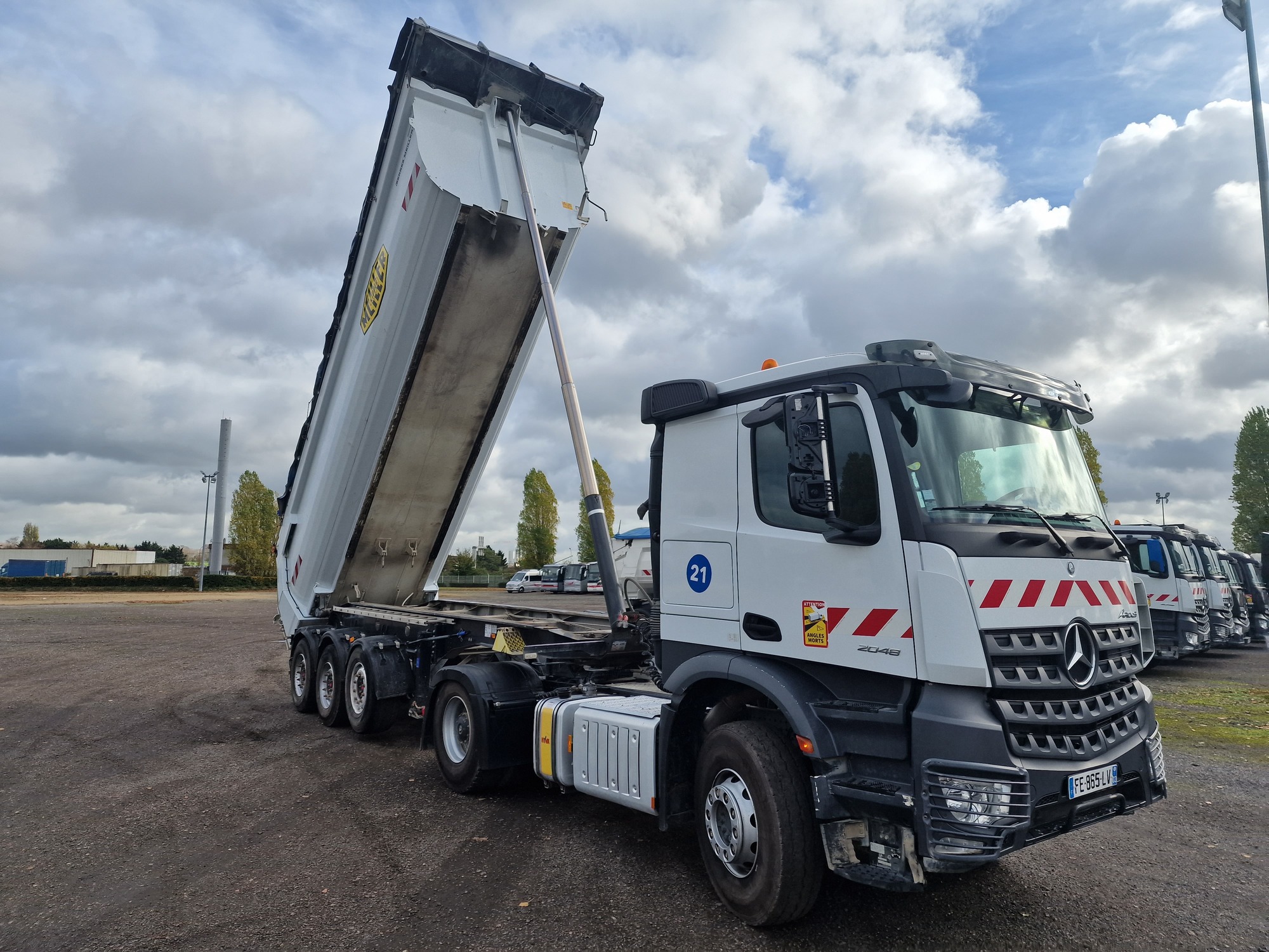 NV TRADING - Camions - Année: 2012, 4x2 undefined: photos 3