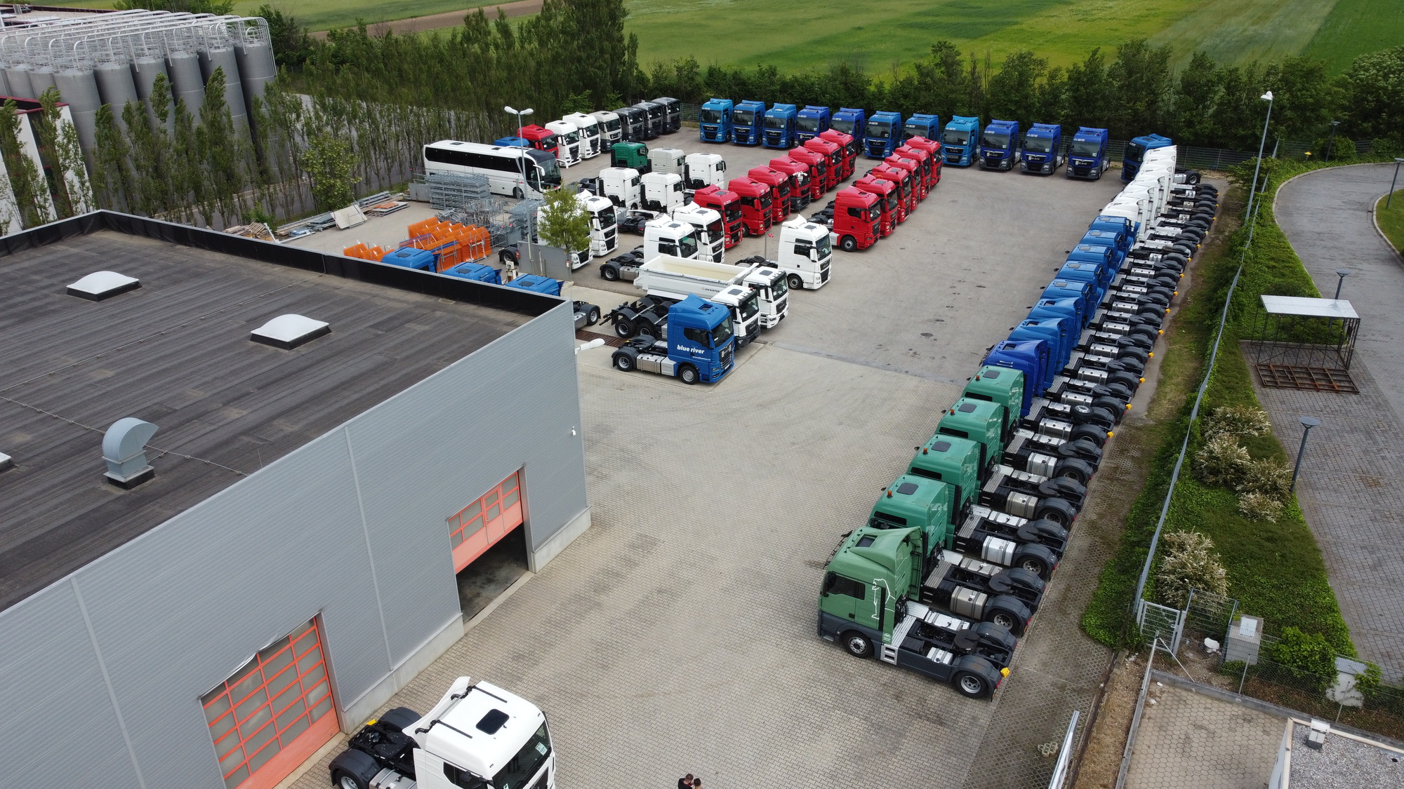MHS Truck Center GmbH undefined: photos 2