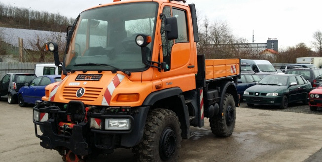 1&1 - Automobile - Véhicules de voirie/ Spéciaux UNIMOG undefined: photos 1
