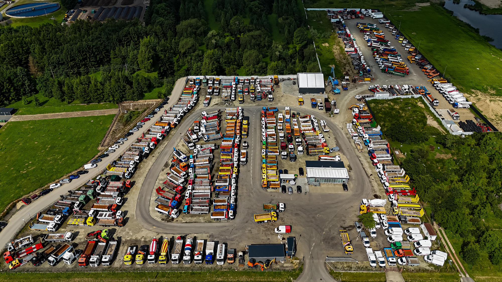 LSI TRUCK SEBASTIAN LUPA - Engins de chantier MERCEDES-BENZ Arocs 3743 - diesel undefined: photos 1