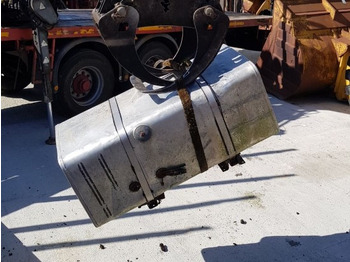 Moteur et pièces pour Engins de chantier TANQUE DE COMBUSTIBLE (600 LITROS): photos 2