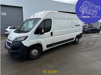 Fourgon utilitaire PEUGEOT Boxer