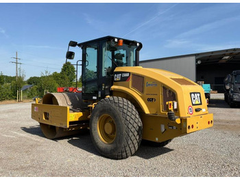 Compacteur à pieds de mouton/ Monocylindre CATERPILLAR CS66B