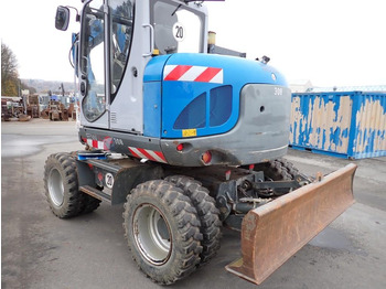 Pelle sur pneus WACKER