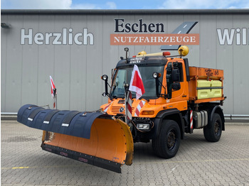 Engin de déneigement UNIMOG U500