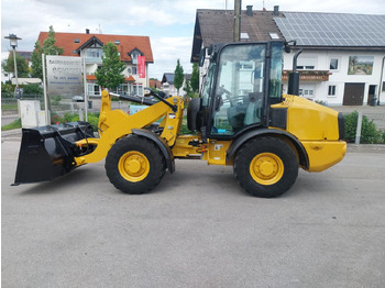 Chargeuse sur pneus CATERPILLAR 906H