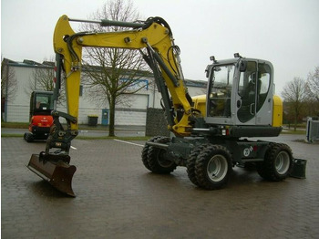 Pelle sur pneus WACKER