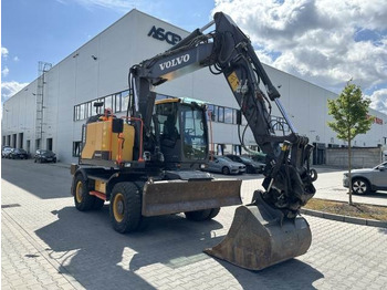 Pelle sur pneus VOLVO EWR150E