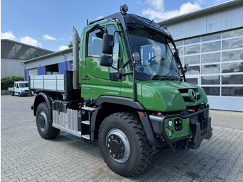 Camion benne UNIMOG
