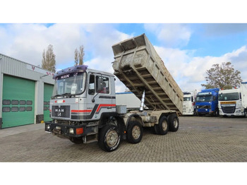 Camion benne MAN