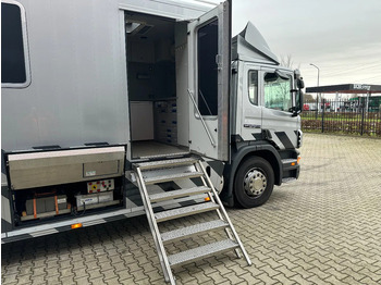 Camion Scania P230 TOP: multifunct. ruimte met airco (camper?), 22kVA generator, hydr. steunpoten, beloopbaar dak, keuken, APK 10-2026: photos 4 Camion Scania P230 TOP: multifunct. ruimte met airco (camper?), 22kVA generator, hydr. steunpoten, beloopbaar dak, keuken, APK 10-2026: photos 4