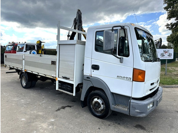Camion plateau NISSAN