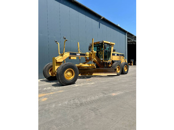 Niveleuse CATERPILLAR 140H