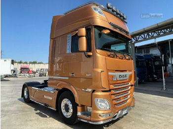 Tracteur routier DAF XF 530