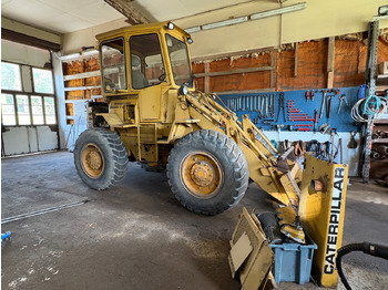Chargeuse sur pneus CATERPILLAR 910