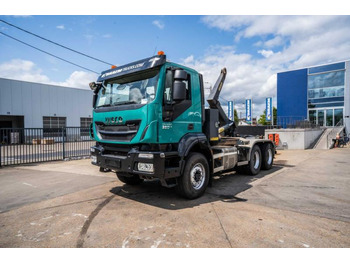 Camion ampliroll IVECO Trakker